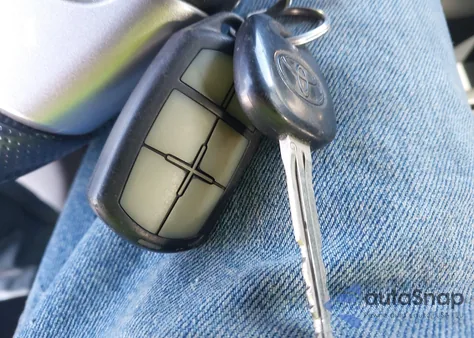 2015 Toyota Tacoma Base V6 z USA, uszkodzony, nr VIN 5TFLU4EN4FX127928